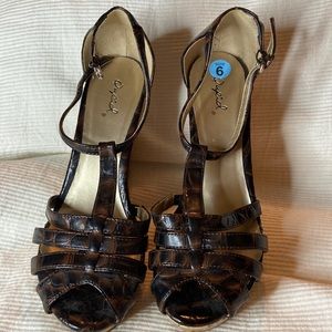 Quips tortoise shell sandals